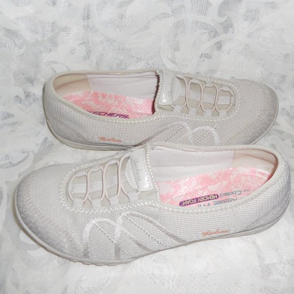 Skechers Relaxed Fit 8 Cream Slip Ons Air-Cooled Memory Foam - Picture 3 of 7